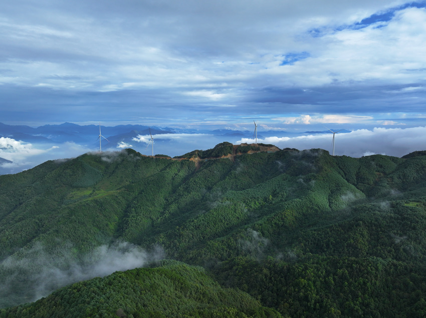 雅礱江臘巴山風(fēng)電場。雅礱江公司供圖