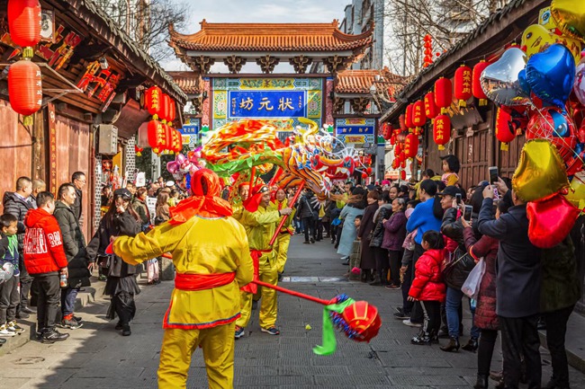 四川集中推出“千龍千獅鬧新春 歡歡喜喜過大年”春節(jié)主題文化和旅游活動。四川省文旅廳供圖