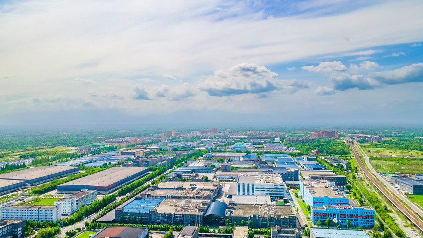 郫都重點(diǎn)聚焦電子信息、川菜等“四大產(chǎn)業(yè)”建圈強(qiáng)鏈。孫浩攝