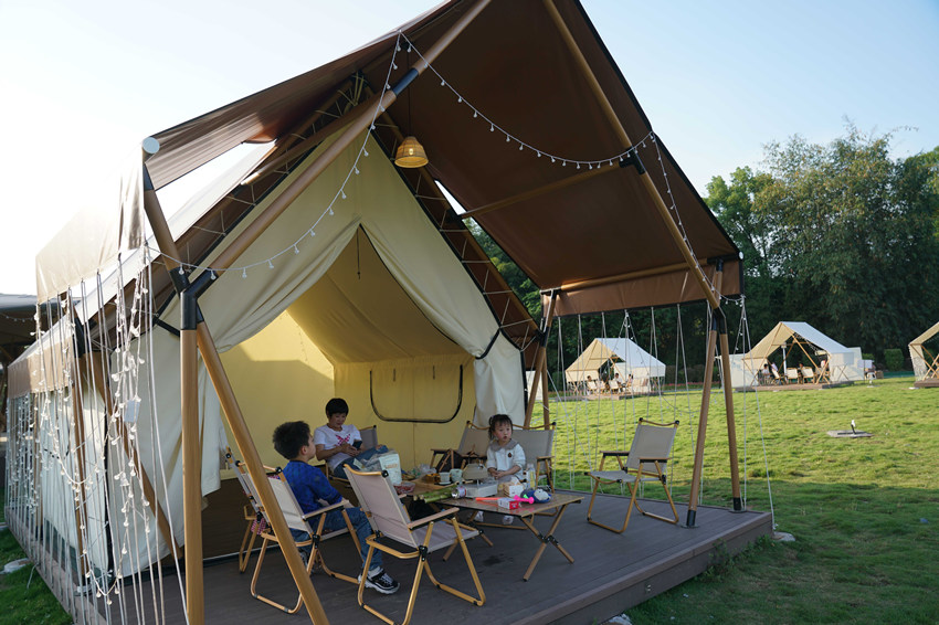 享受休閑時光的市民。許亞琴攝