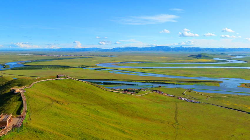 黃河九曲，盛夏風(fēng)光。阿壩州委宣傳部供圖