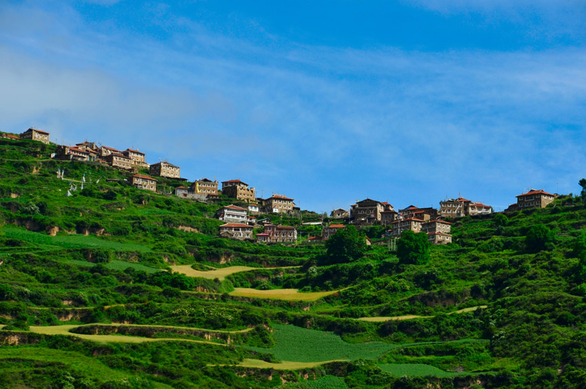 美麗藏寨，安居愉快。阿壩州委宣傳部供圖