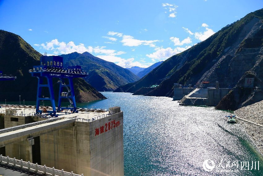 位于甘孜州雅江縣兩河口混蓄電站，場址海拔3000米，是我國海拔最高的大型混合式抽水蓄能項目。人民網(wǎng)記者 朱虹攝