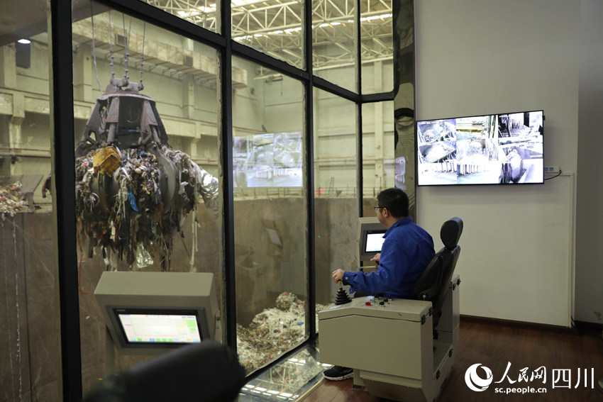 垃圾焚燒發(fā)電廠。屈超英攝