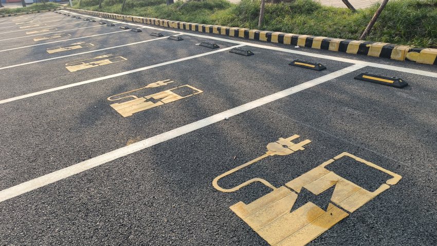 停車場內(nèi)的可充電地標。龔傲雪攝