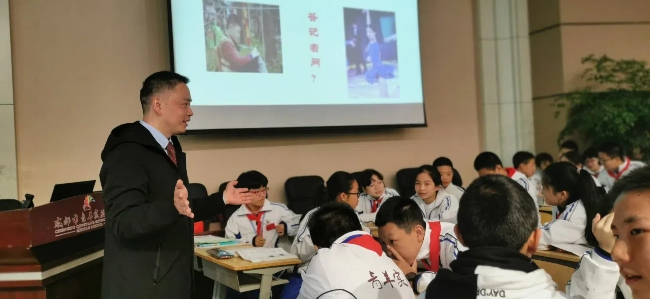 課堂上的姚勇。受訪者供圖 