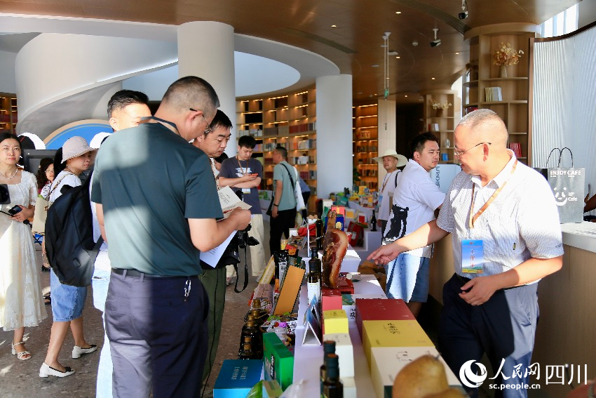 農(nóng)產(chǎn)品展示。人民網(wǎng)記者 朱虹攝