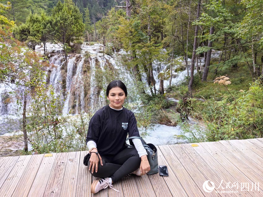 融入美景，稍事休息。人民網(wǎng)記者 劉海天攝