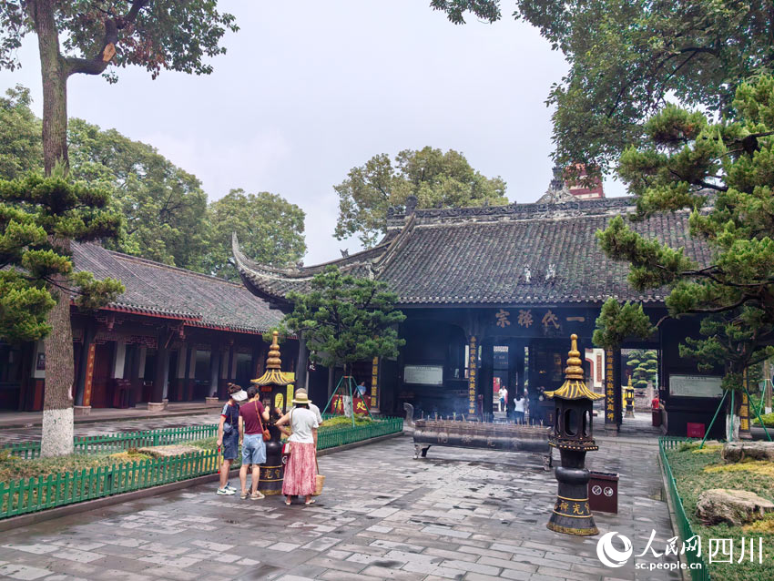 寶光寺內(nèi)場景。人民網(wǎng)記者 劉海天攝