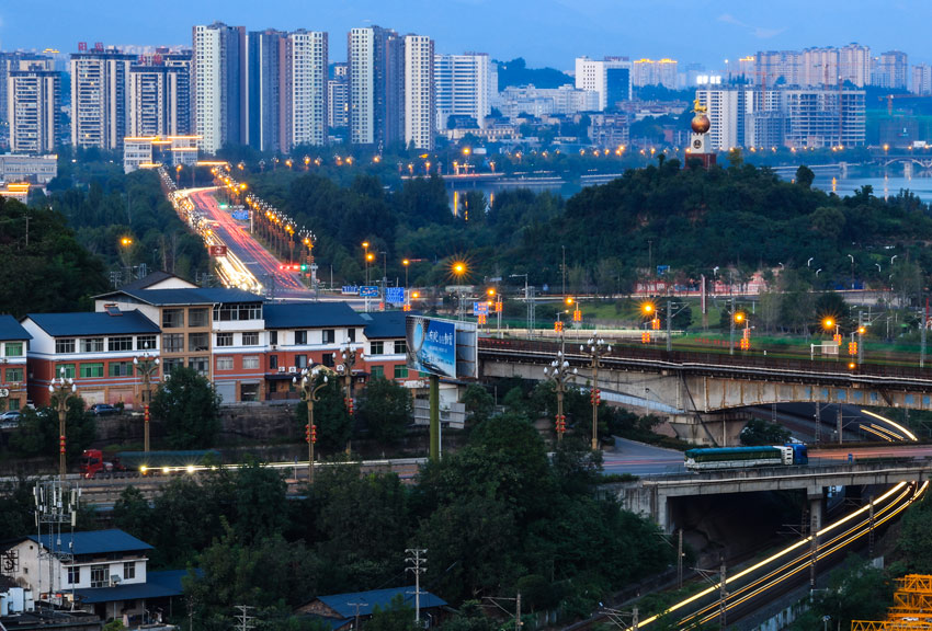 奮發(fā)新時代，老路煥新彩。廣元日報社供圖