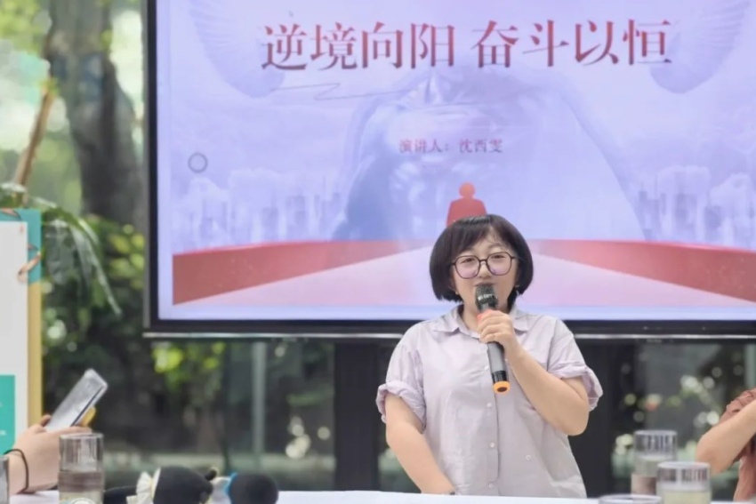 正在作勵志宣講的沈西雯。成都?xì)埪?lián)供圖