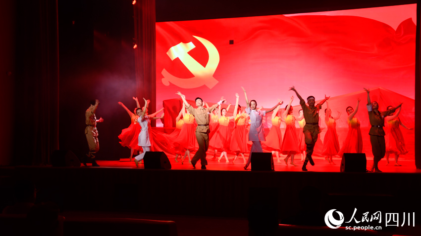 擁軍節(jié)目表演。人民網(wǎng) 趙祖樂(lè)攝