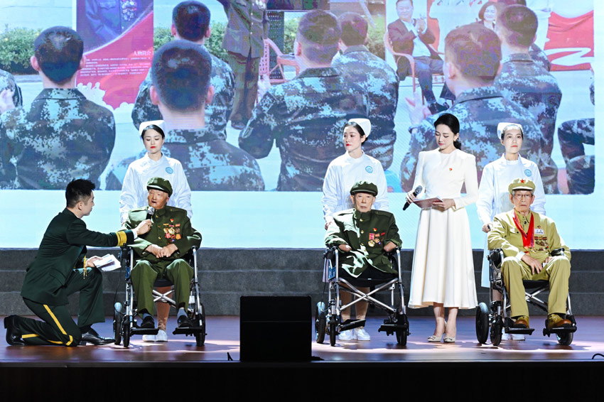 老英雄們寄語(yǔ)年輕人。四川省退役軍人事務(wù)廳供圖