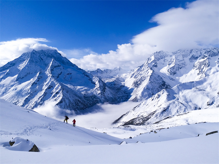 三奧雪山。黑水縣委宣傳部供圖