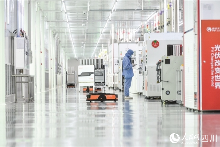 通威太陽(yáng)能（眉山）有限公司電池生產(chǎn)車(chē)間。李幸攝