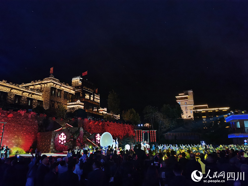 品牌之夜，入夢古羌。人民網(wǎng)記者 劉海天攝