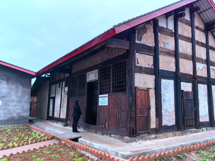在農(nóng)村面貌改善過程中保留下來的老宅。劉小玲攝