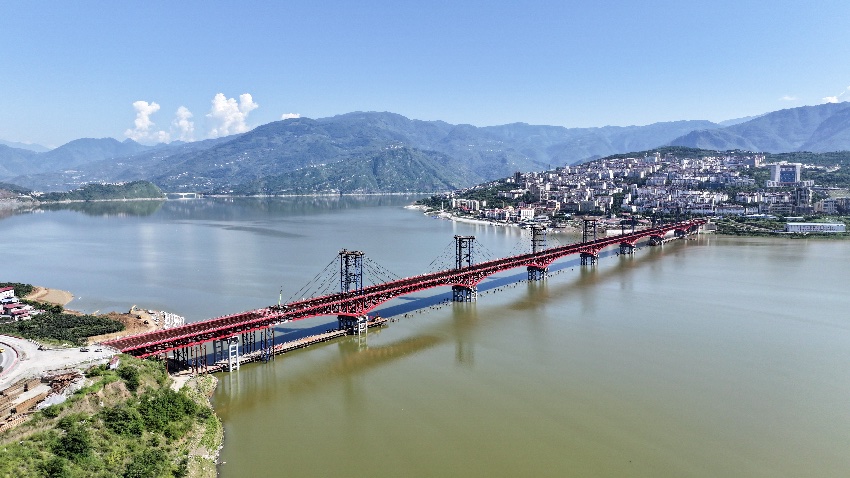 蘭家灣特大橋建設(shè)。蜀道高速集團(tuán)樂漢公司供圖