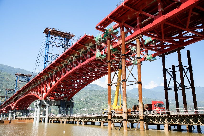 蘭家灣特大橋建設(shè)。蜀道高速集團(tuán)樂漢公司供圖