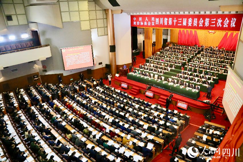 中國(guó)人民政治協(xié)商會(huì)議四川省第十三屆委員會(huì)第三次會(huì)議在四川成都隆重開幕。人民網(wǎng)記者 朱虹攝
