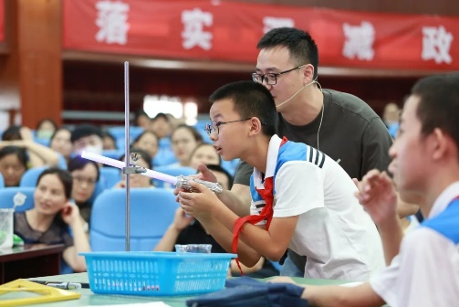 聚焦學(xué)生核心素養(yǎng)，推動高品質(zhì)課堂建設(shè)。成都市石室聯(lián)合中學(xué)供圖