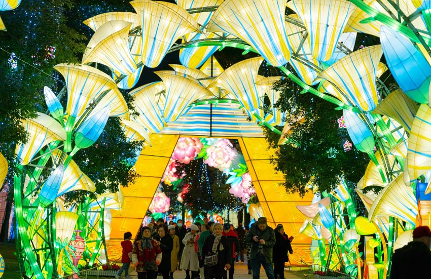 “遺產(chǎn)大觀”主題燈組，打造出一條文明長(zhǎng)卷。成都金沙遺址博物館供圖