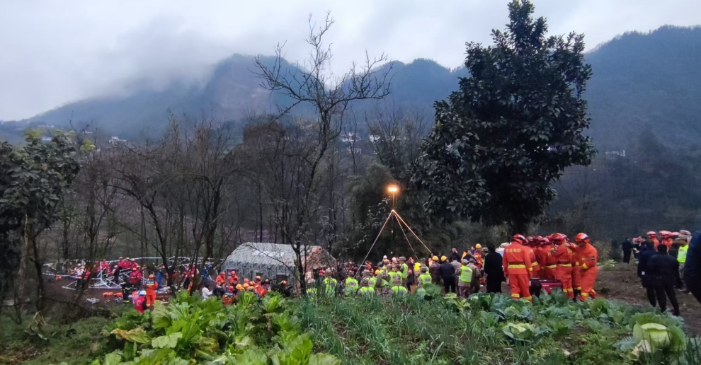筠連縣沐愛鎮(zhèn)山體滑坡救援正有序進行。宜賓融媒供圖