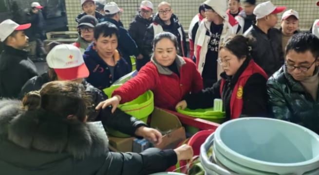 受災(zāi)群眾的就餐、住宿、取暖等基本生活需求得到保障。