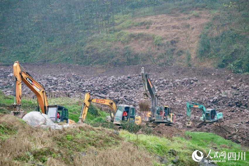 救援現(xiàn)場(chǎng)。人民網(wǎng)記者 朱虹攝