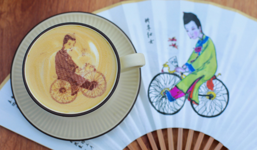 騎車仕女，奔向前方。綿竹金申文旅公司供圖