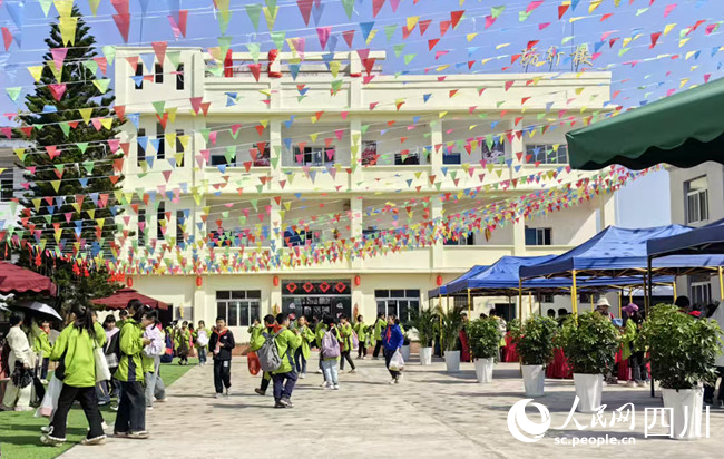 桃李館承接學(xué)生春游踏青活動。衡帆攝