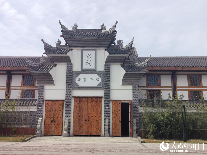 樂(lè)山故宮文物南遷陳列館主場(chǎng)館大門。人民網(wǎng)記者 劉海天攝