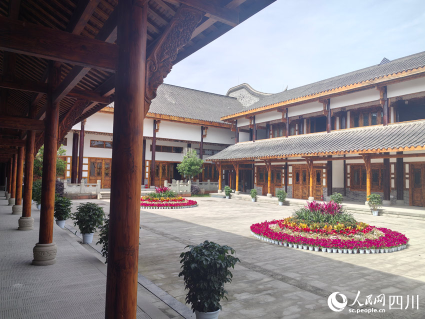 樂(lè)山故宮文物南遷陳列館主館院內(nèi)。人民網(wǎng)記者 劉海天攝