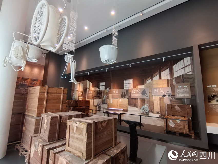 展示當(dāng)年文物保護(hù)措施。人民網(wǎng)記者 劉海天攝