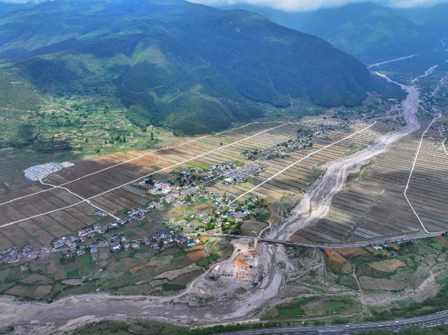 俯瞰安寧河谷。四川省自然資源廳供圖