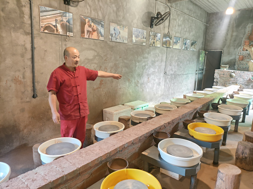 供研學體驗的拉坯機。梁盛貴攝