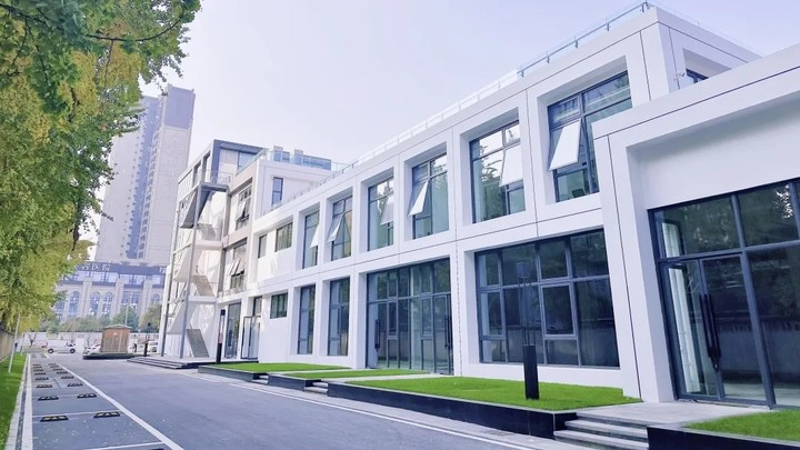 煥新的晶立方·新經濟總部基地。成都城投俠客島供圖