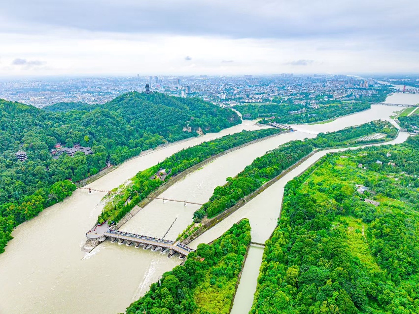 航拍都江堰。都江堰水利發(fā)展中心供圖
