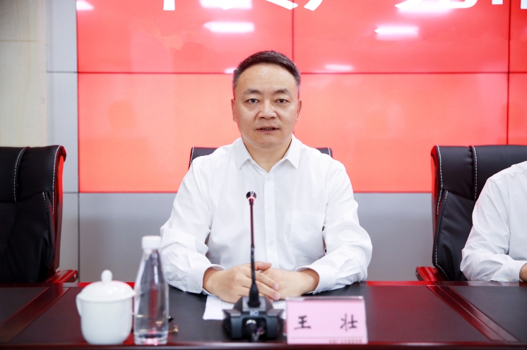 王壯介紹打造國際旅游城市相關情況。劉仁供圖