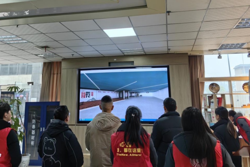 花園社區(qū)“兩委”、居民代表與規(guī)劃方、施工方共同商討“回家的路”設(shè)計(jì)方案。新都區(qū)委社會(huì)工作部供圖