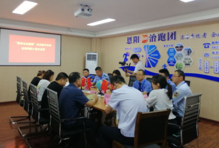 “法治跑團”在企業(yè)園開展法治宣傳活動