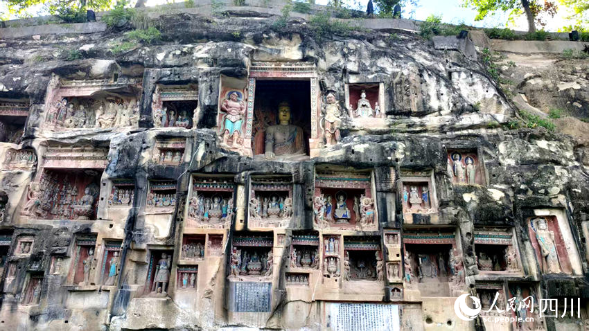 南龕石窟歷經(jīng)千年，仍保留著當(dāng)年的風(fēng)采。實(shí)習(xí)生唐藝娟攝