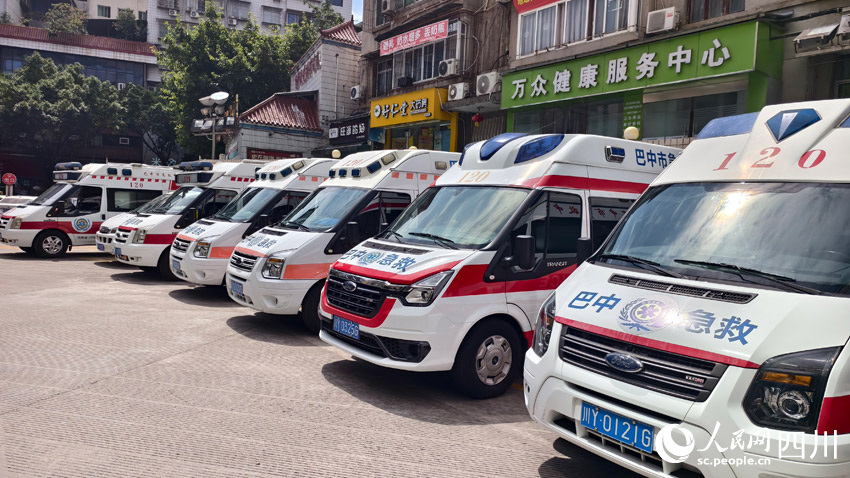 隨時待命出發(fā)，保護(hù)群眾健康。實(shí)習(xí)生 唐藝娟攝