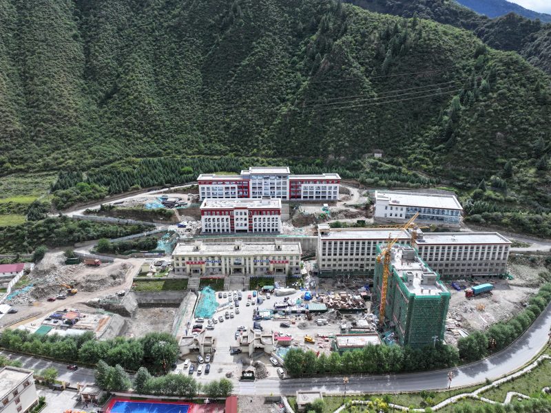 航拍正在建設(shè)中的白玉縣第二中學(xué)。白玉縣委宣傳部供圖