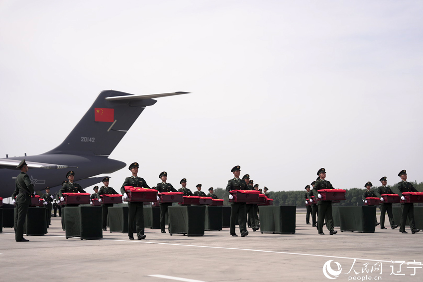 【組圖】第十二批30位在韓中國(guó)人民志愿軍烈士遺骸回到祖國(guó)【8】