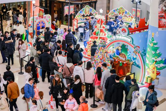 “寶可夢松軟派對全國首站”亮相北京西單大悅城，吸引眾多年輕消費(fèi)者打卡。北京西單大悅城供圖